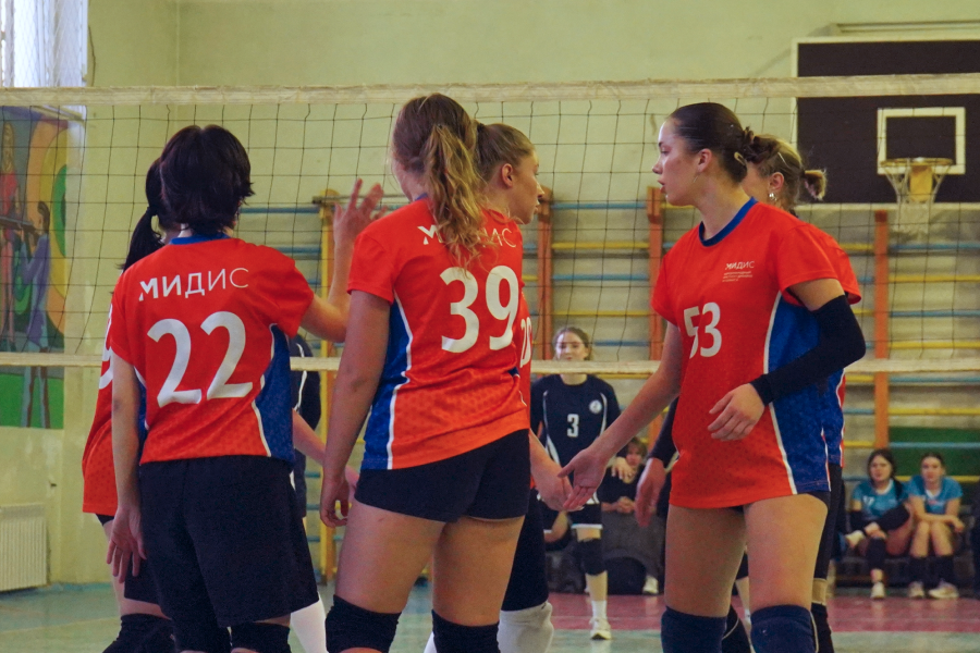 Женская сборная МИДиС приняла активное участие в соревнованиях по волейболу