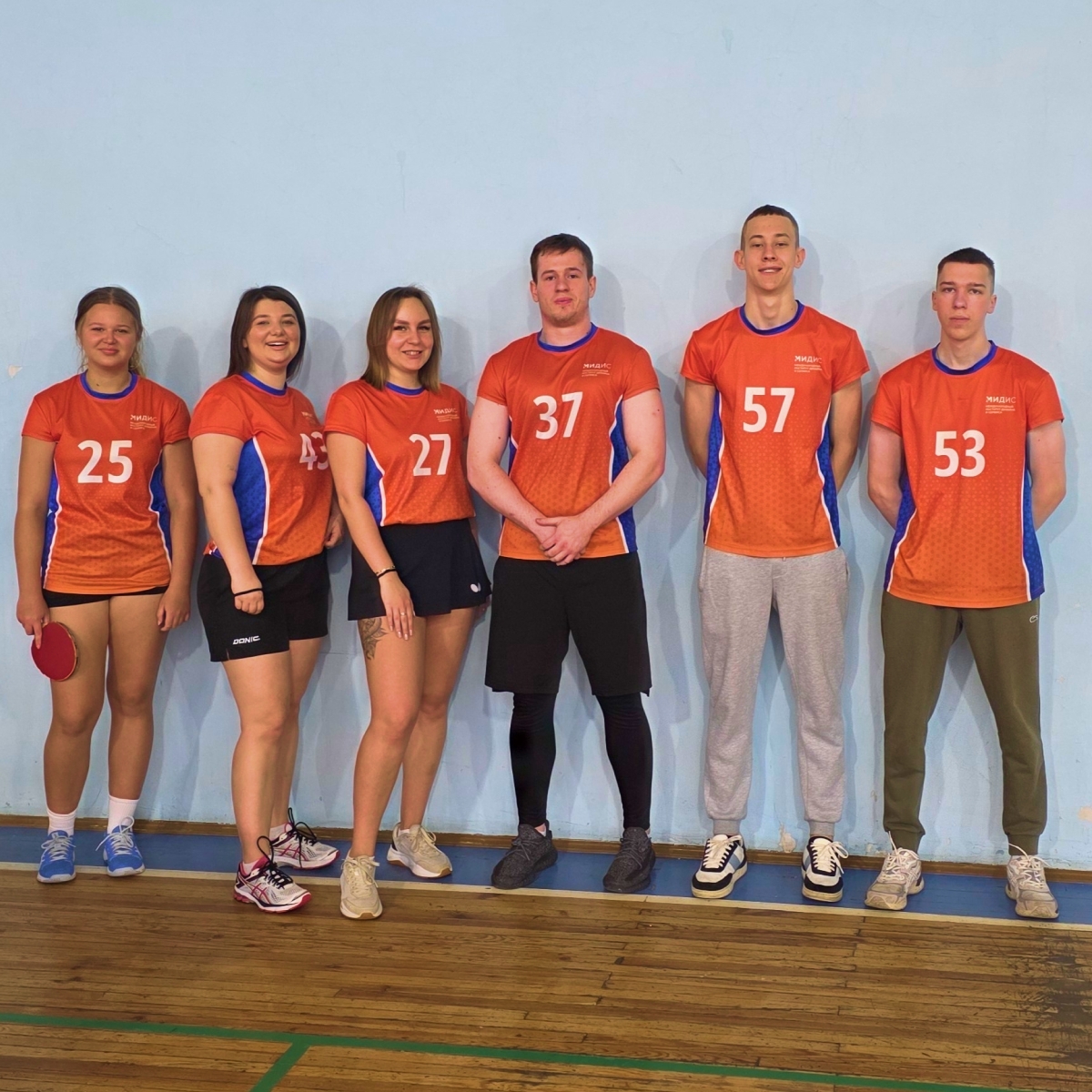 Победа в соревнованиях по настольному теннису!