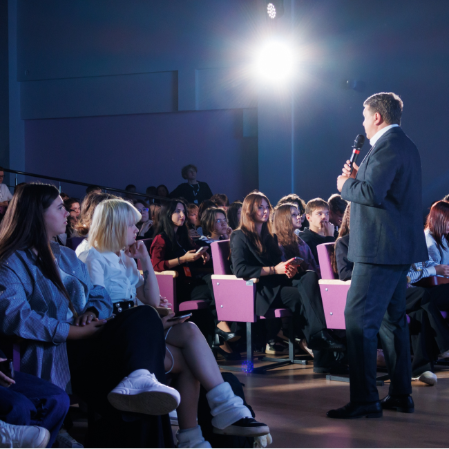 Чтобы дни в МИДиС прошли без хаоса, скачайте два сервиса, которые спасут ваши нервы и время