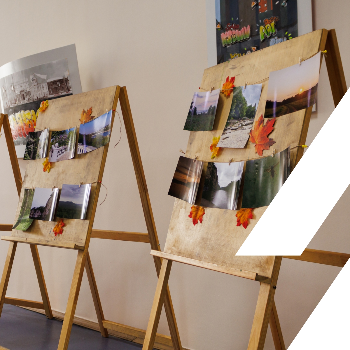 Пройдите по 2 этажу и полюбуйтесь работами!