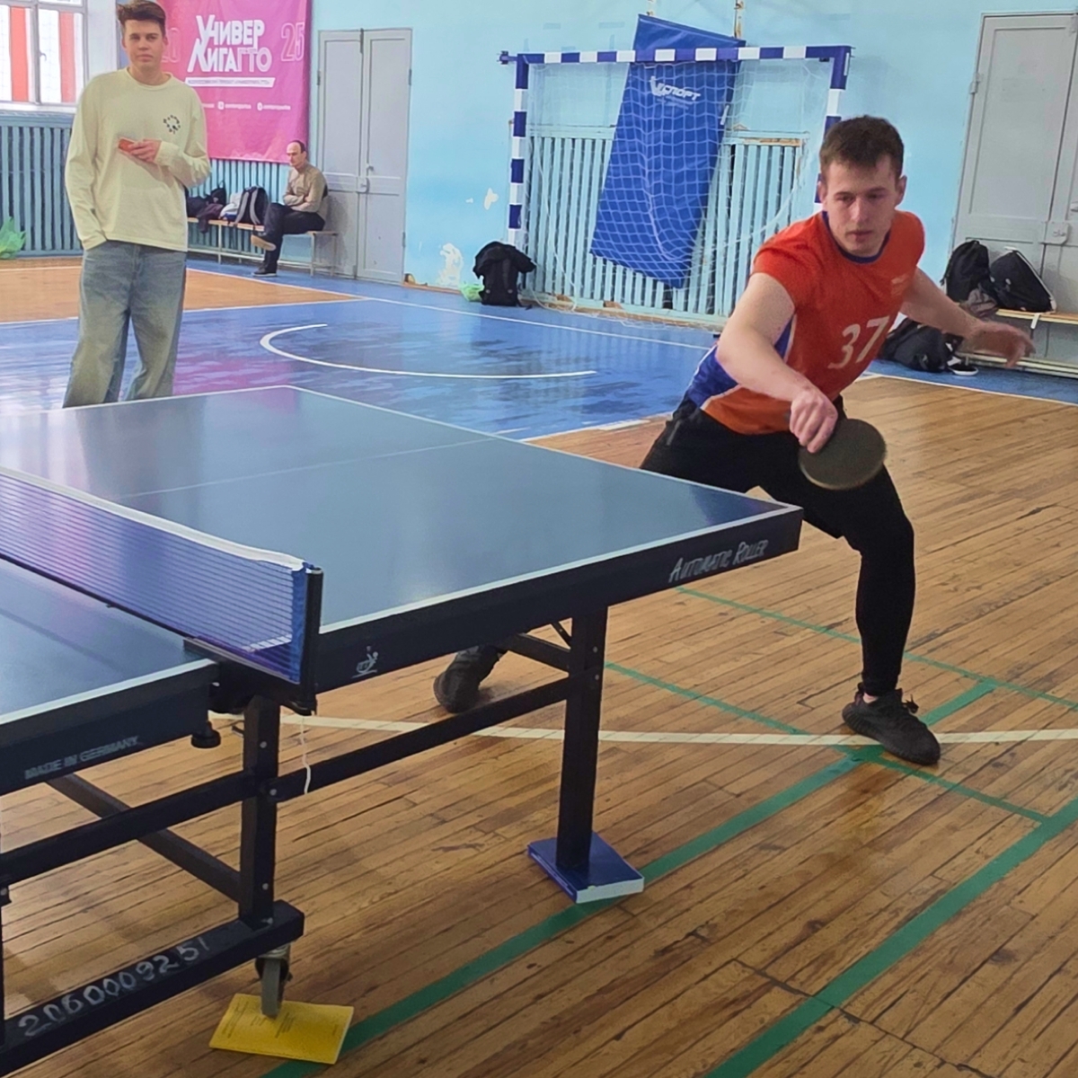 Победа в соревнованиях по настольному теннису!