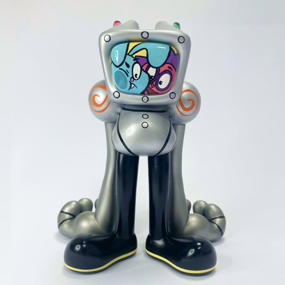 Месяц назад в МИДиС прошёл хакатон «Вдохновлённые Смешариками», а компания «Рики» уже изготовила игрушку по эскизу нашей студентки