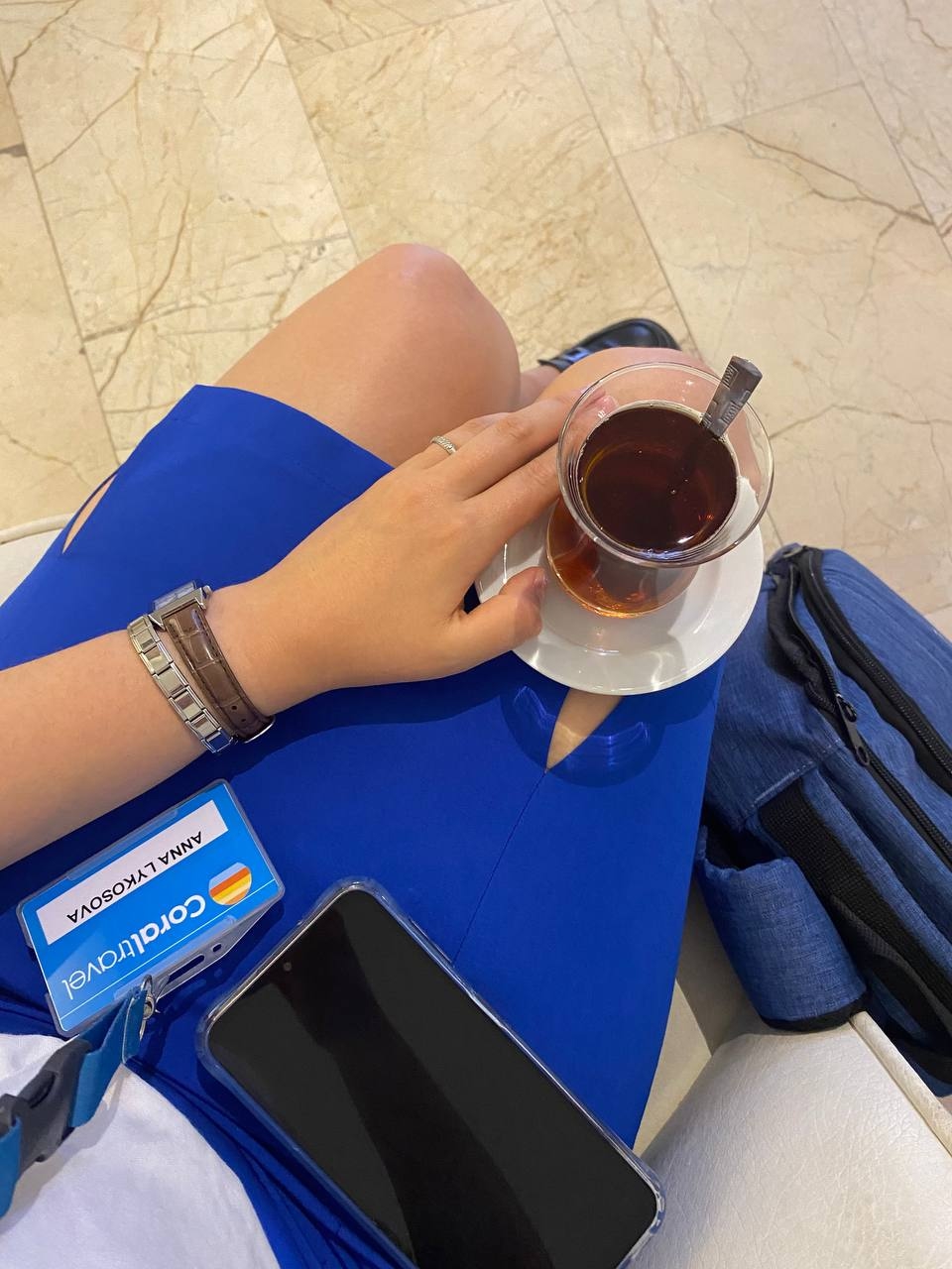 Спать в аэропорту вдвойне приятнее, если тебе за это платят