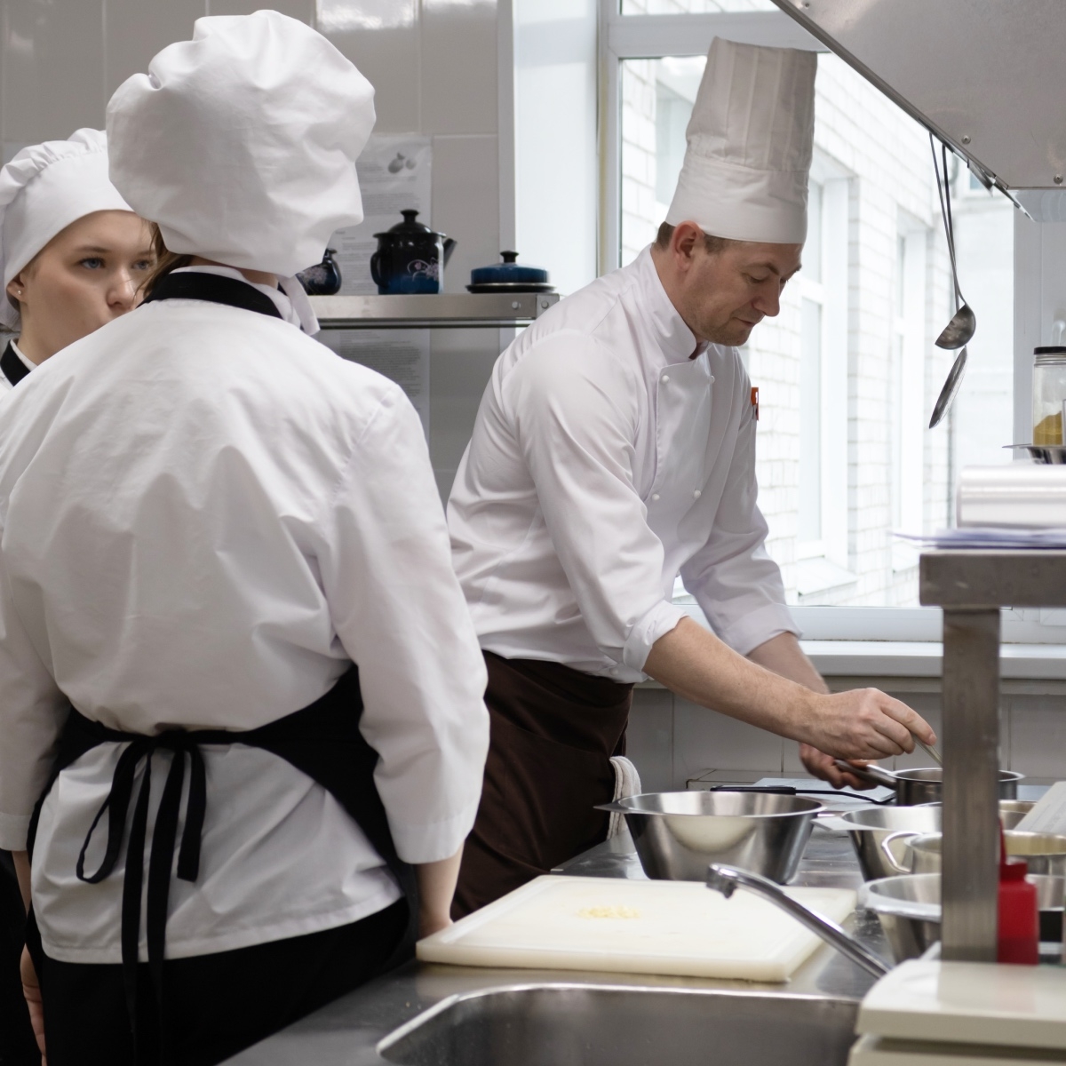 Блюда высокой кухни в учебном ресторане МИДиС