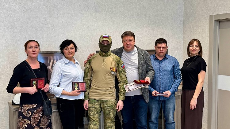 Преподавателям МИДиС вручили медали за общий вклад в победу