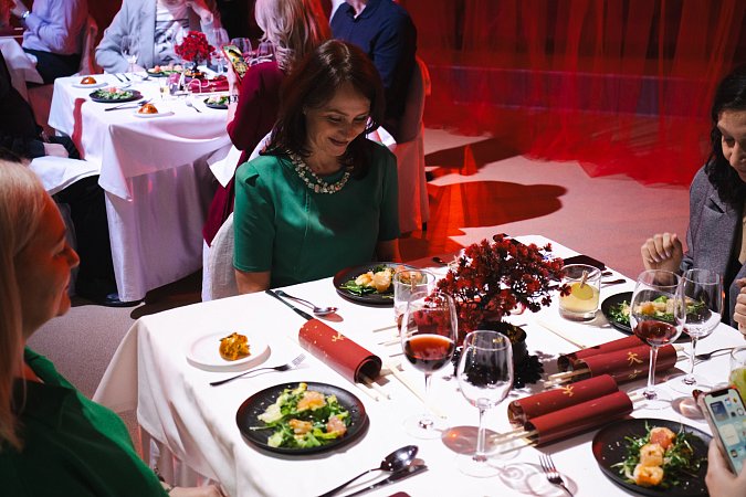 Утка с персиком, суп фо-бо, креветка в прямом соусе, филе сибаса, салат с помело, курица в апельсиновом соусе… И всё это приготовили и артистически сервировали студенты МИДиС!