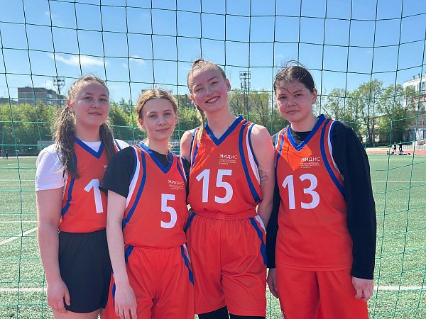 Спортивный праздник принёс студентам МИДиС «серебро»