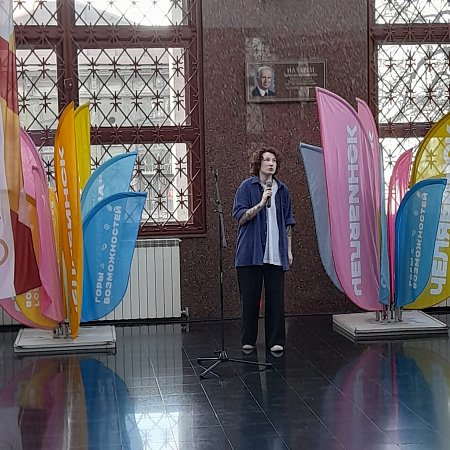 Литературный клуб МИДиС выступил в банке со стихами и рассказами