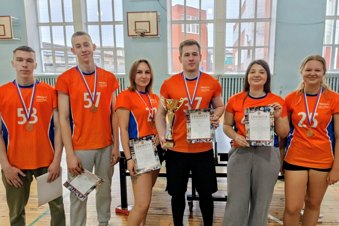 Победа в соревнованиях по настольному теннису!