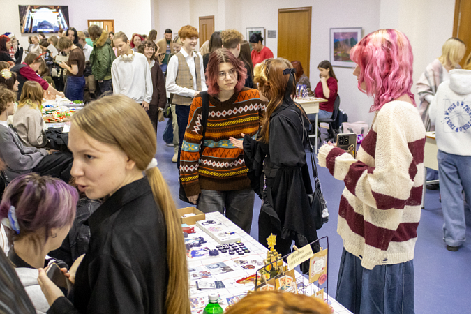 У наших дизайнеров есть потрясающая новогодняя традиция – устраивать потрясающую новогоднюю ярмарку!