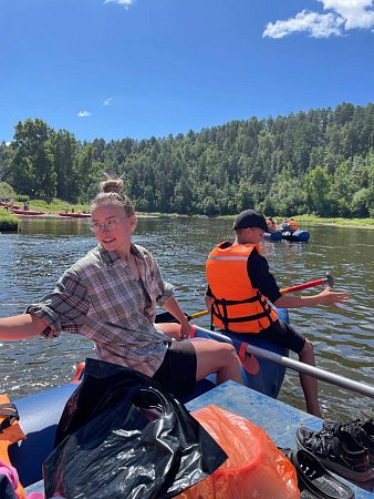 Профессиональный сплавщик по реке Ай – прекрасная студентка МИДиС Марина Швалева. Встречайте!