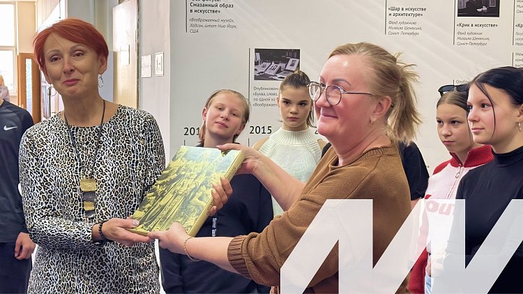 Детский дом вручил МИДиС арт-подарок