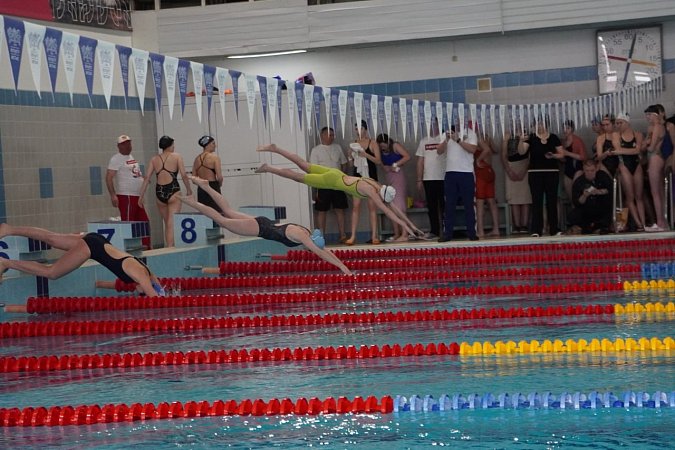 Сборная МИДиС приняла участие в соревнованиях по плаванию среди юношей и девушек