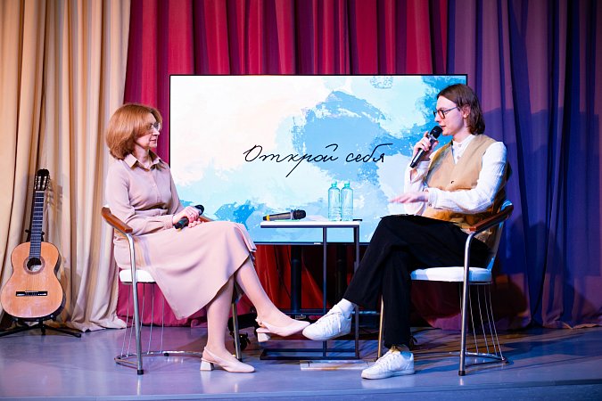 Вот уже третий сборник «Открой себя» увидел свет. В него вошли стихи и песни от студентов, преподавателей и сотрудников МИДиС