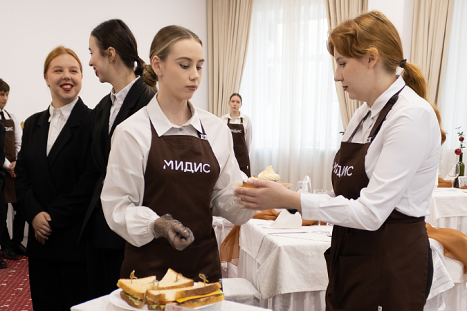 Блюда высокой кухни в учебном ресторане МИДиС