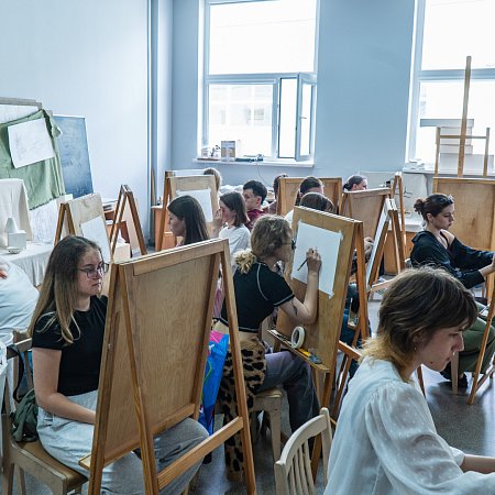 Какие экзамены сдают на дизайнера после 11 класса: ЕГЭ и творческие испытания