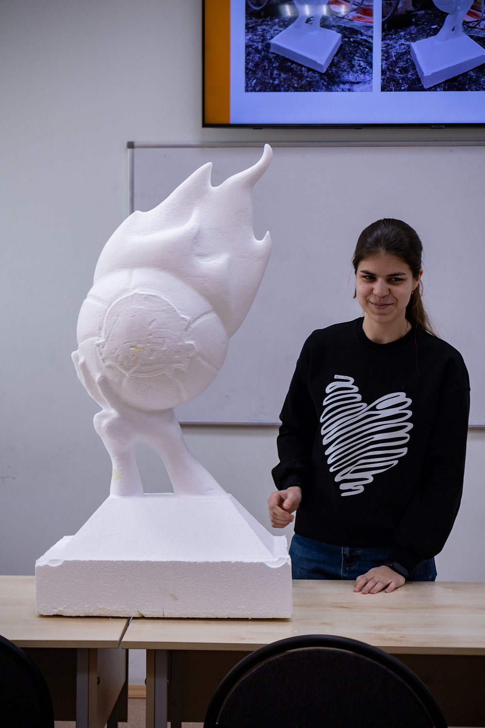 Студенты МИДиС создали 3D-модели для робота-манипулятора KUKA и вырезали на нём скульптуры по своему эскизу