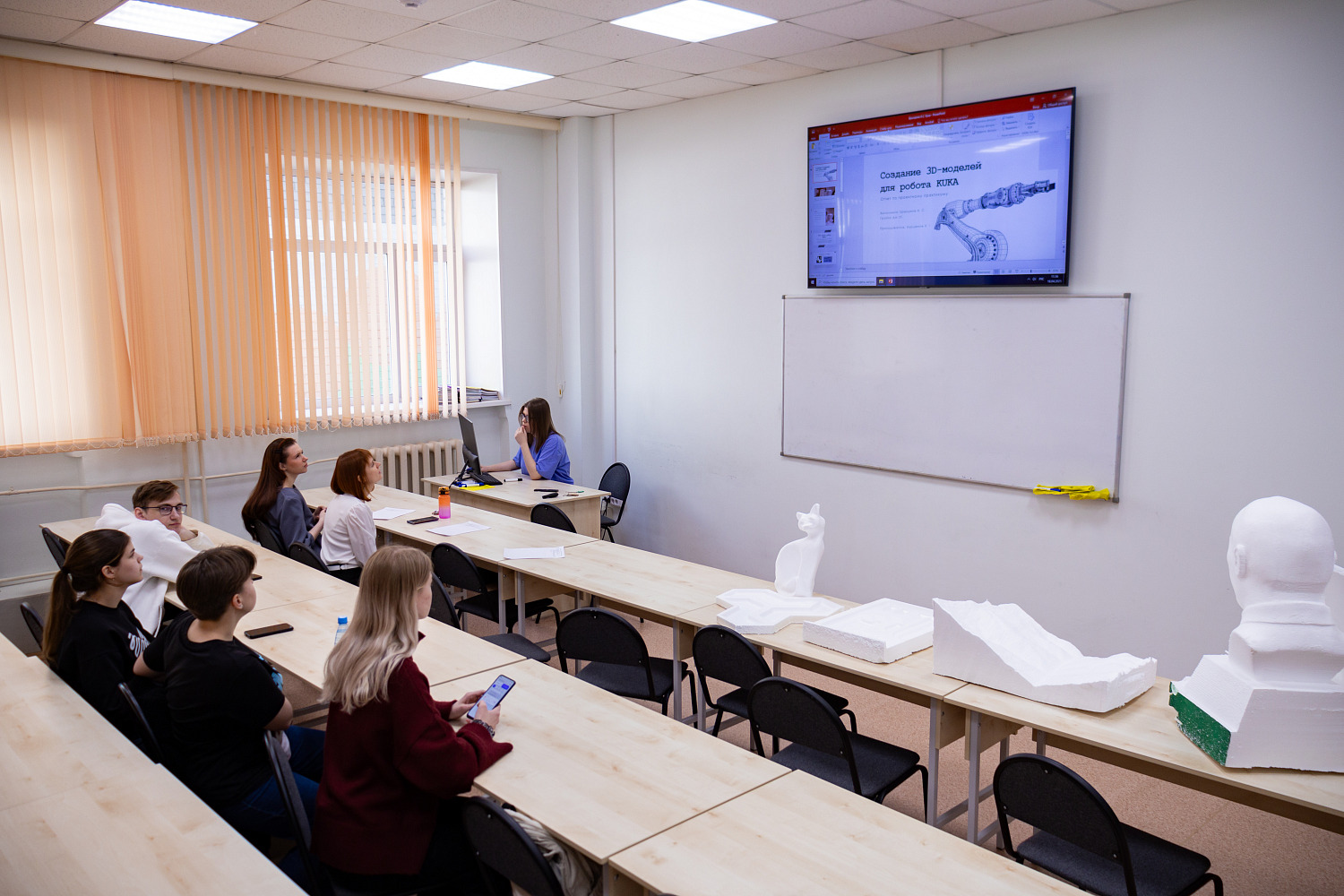 Студенты МИДиС создали 3D-модели для робота-манипулятора KUKA и вырезали на нём скульптуры по своему эскизу