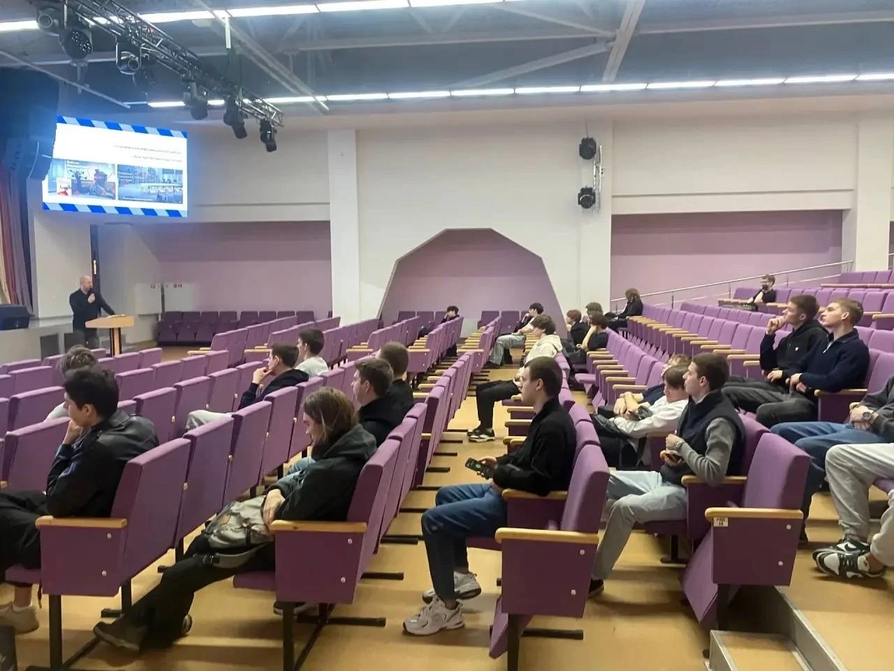 Проведен урок Мужества в рамках празднования Дня защитника отечества со студентами 4 курса ВО и СПО