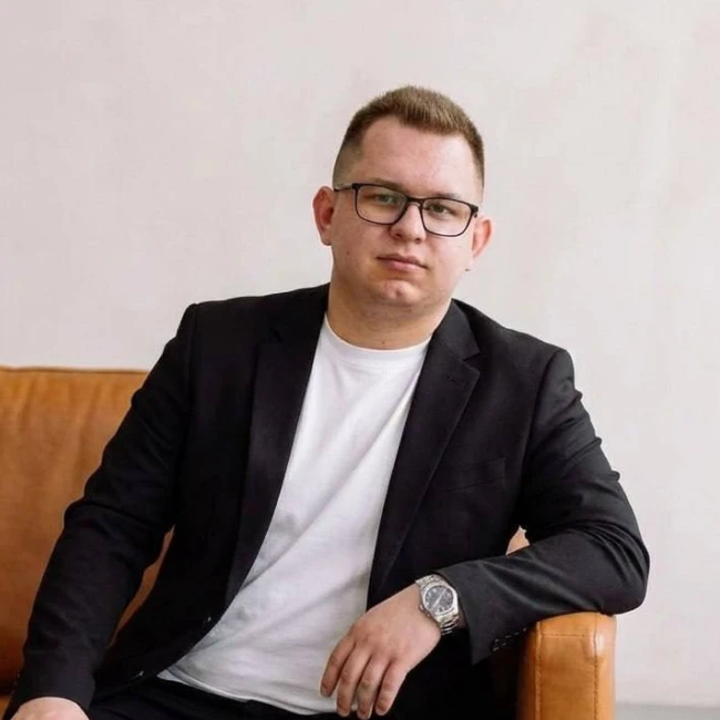 Александр Навальнев