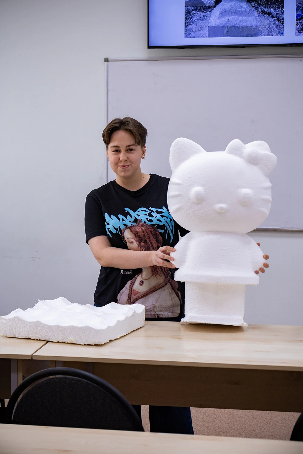 Студенты МИДиС создали 3D-модели для робота-манипулятора KUKA и вырезали на нём скульптуры по своему эскизу