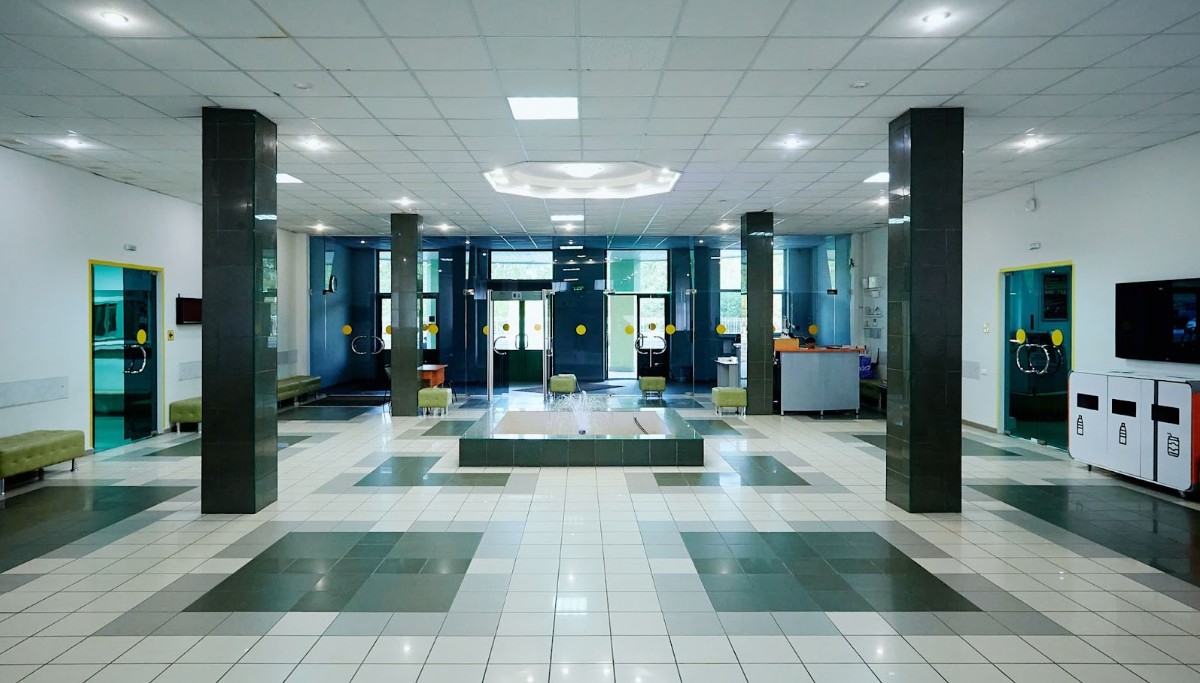 Центральный холл с фонтаном